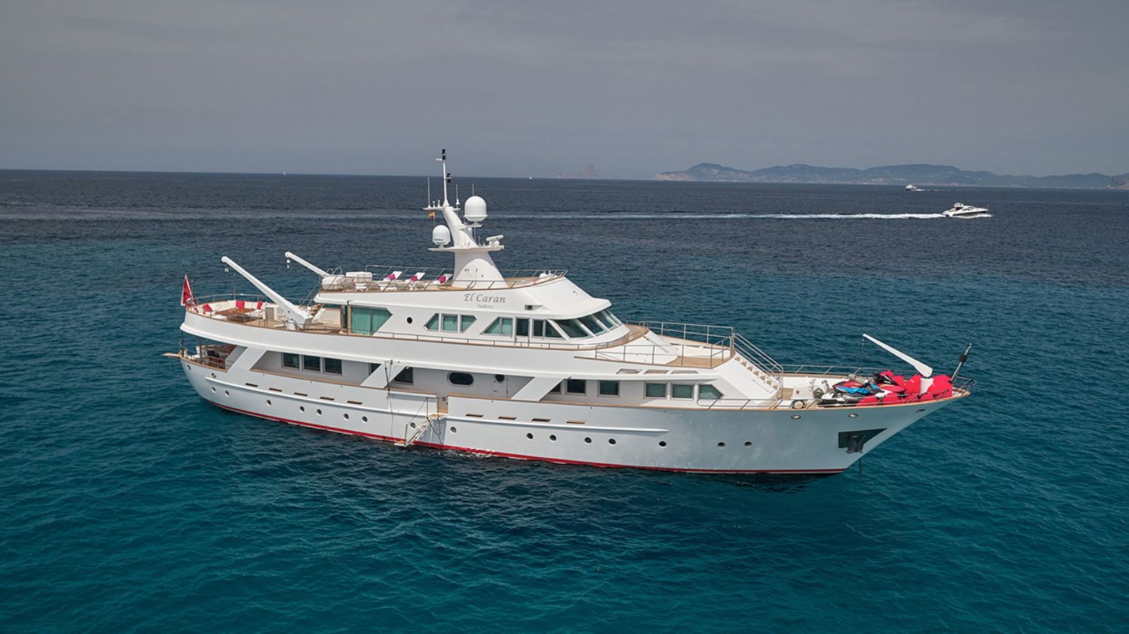 El Caran, iconic motor yacht commissioned by David Bowie for sale